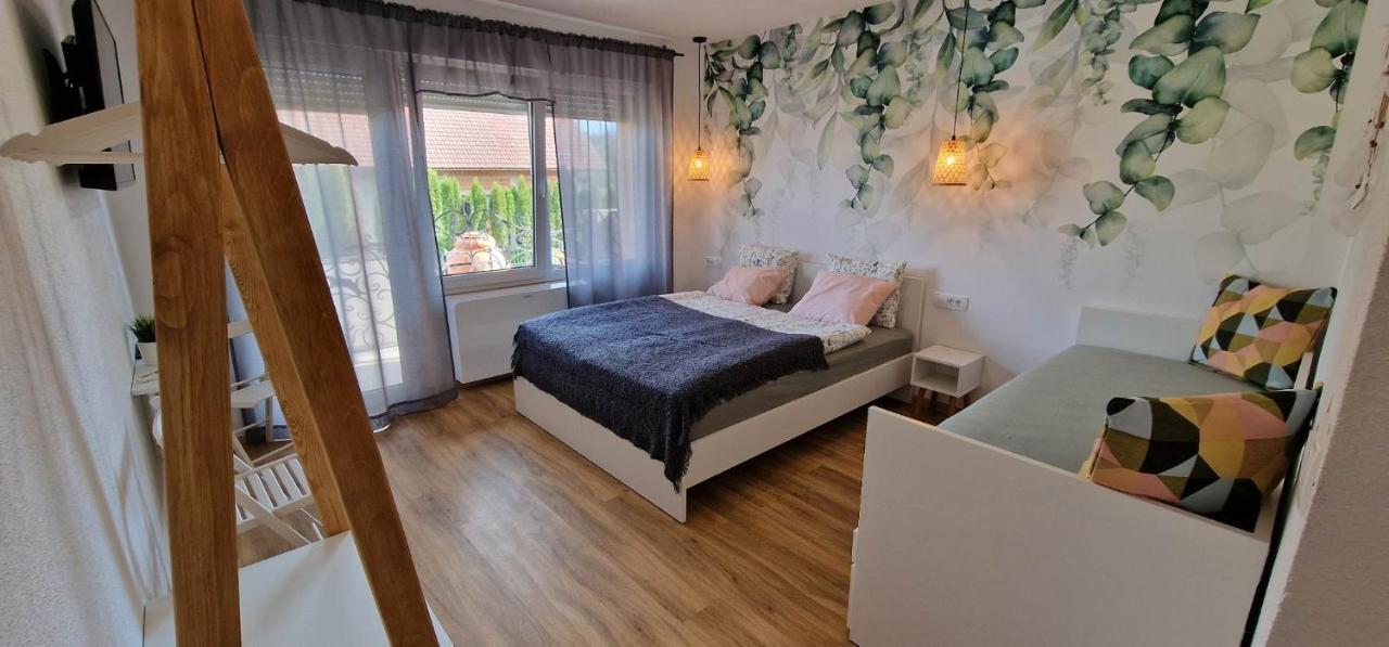 Hotel Samarin Crnomelj ภายนอก รูปภาพ