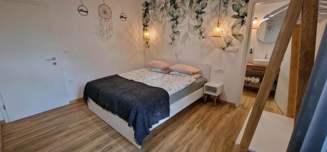 Hotel Samarin Crnomelj ภายนอก รูปภาพ