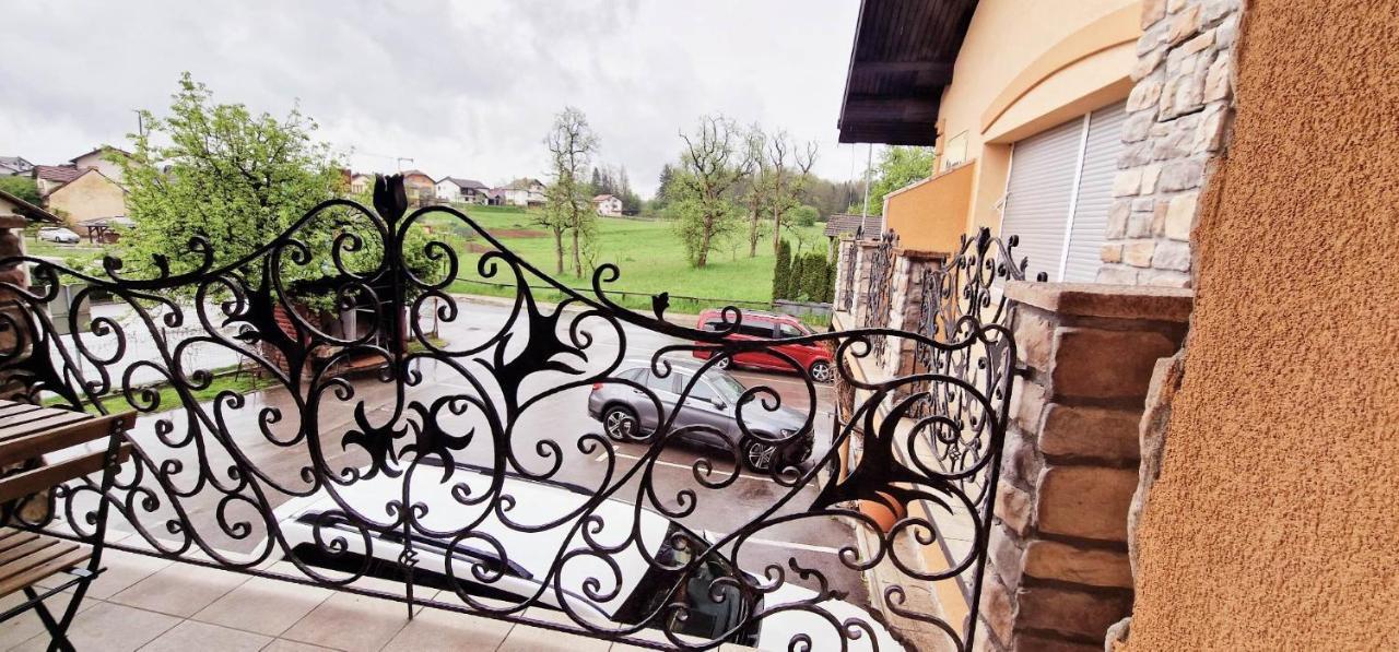 Hotel Samarin Crnomelj ภายนอก รูปภาพ