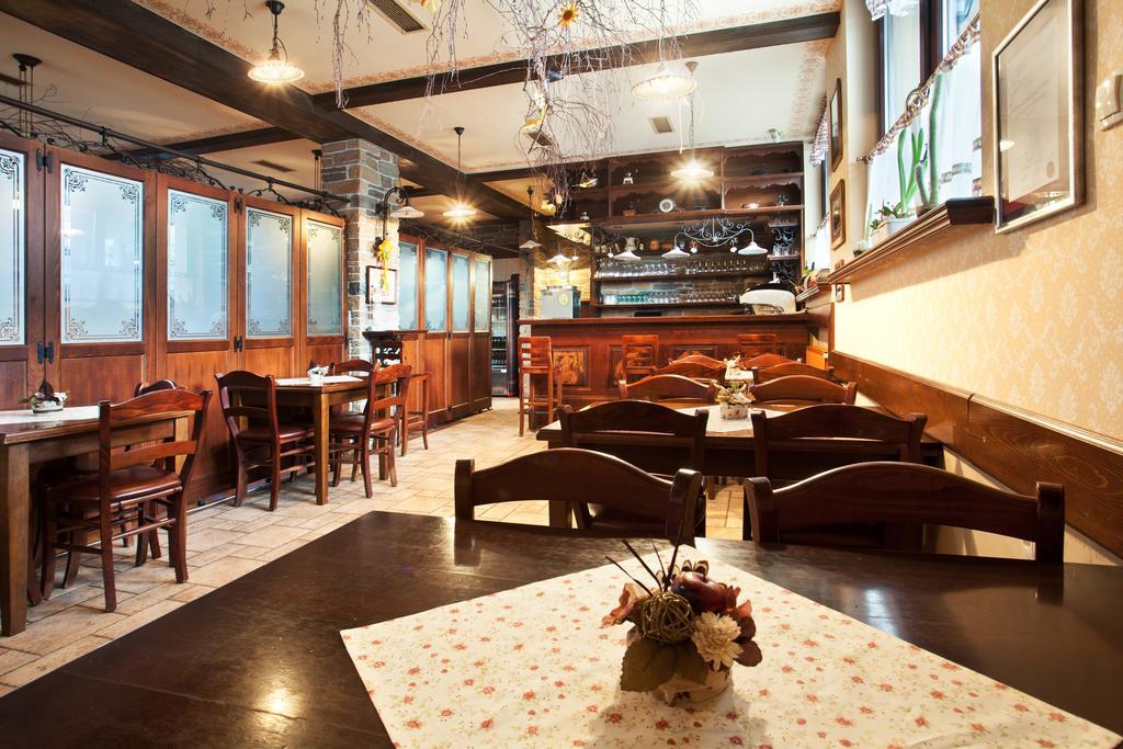 Hotel Samarin Crnomelj ภายนอก รูปภาพ