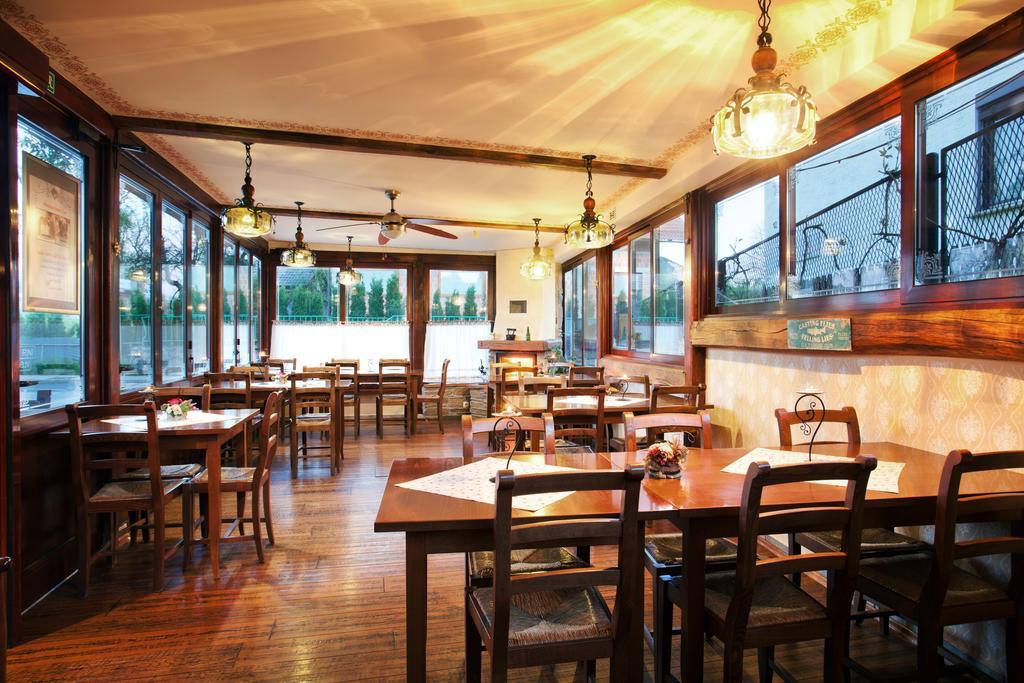 Hotel Samarin Crnomelj ภายนอก รูปภาพ