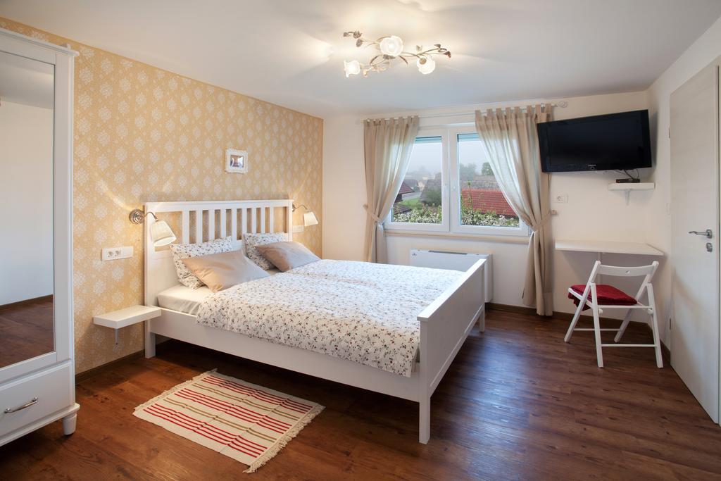 Hotel Samarin Crnomelj ภายนอก รูปภาพ
