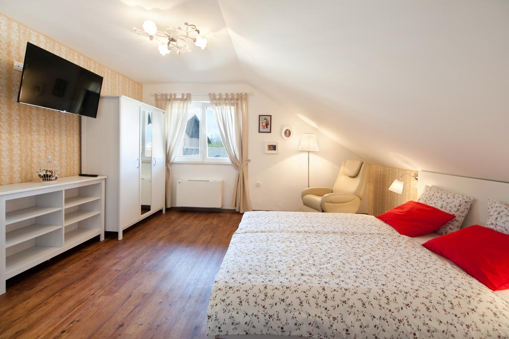 Hotel Samarin Crnomelj ภายนอก รูปภาพ