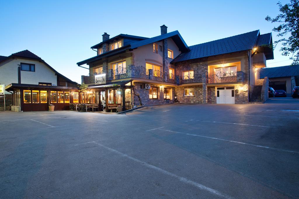 Hotel Samarin Crnomelj ภายนอก รูปภาพ
