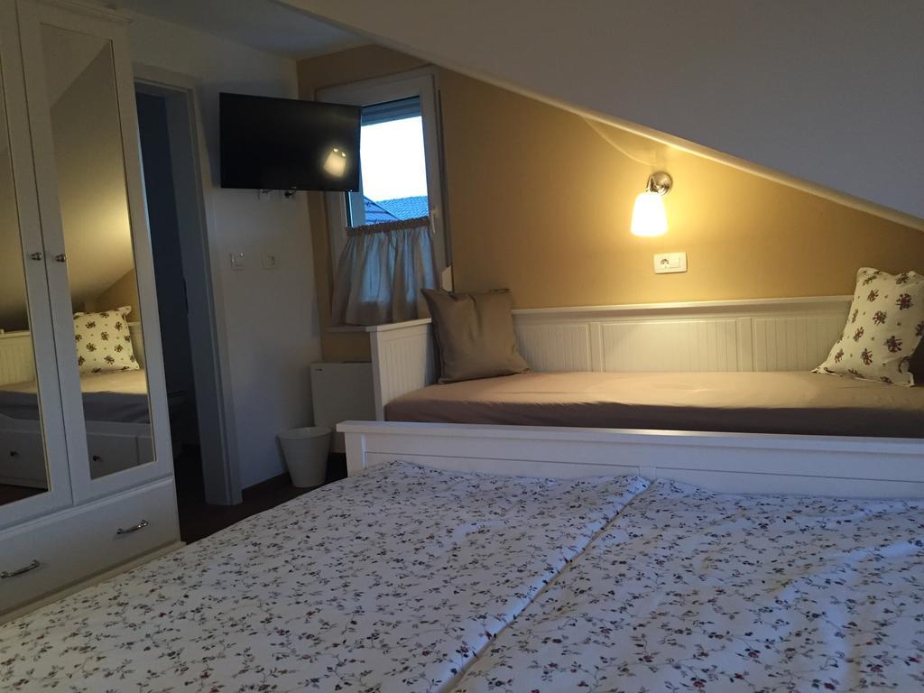 Hotel Samarin Crnomelj ภายนอก รูปภาพ